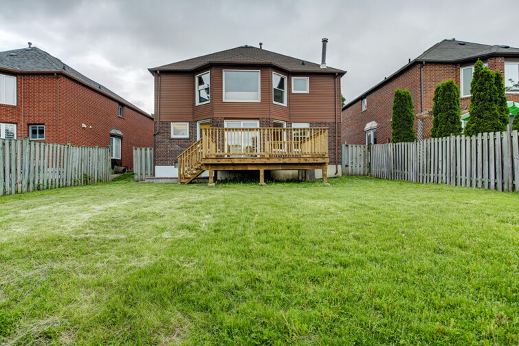 35 Stacey Crescent, Thornhill
