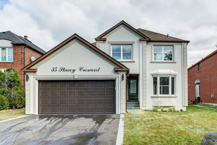 35 Stacey Crescent, Thornhill